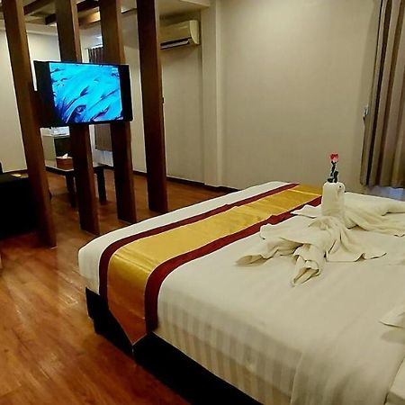 Royal Crown Hotel Yangon Ngoại thất bức ảnh