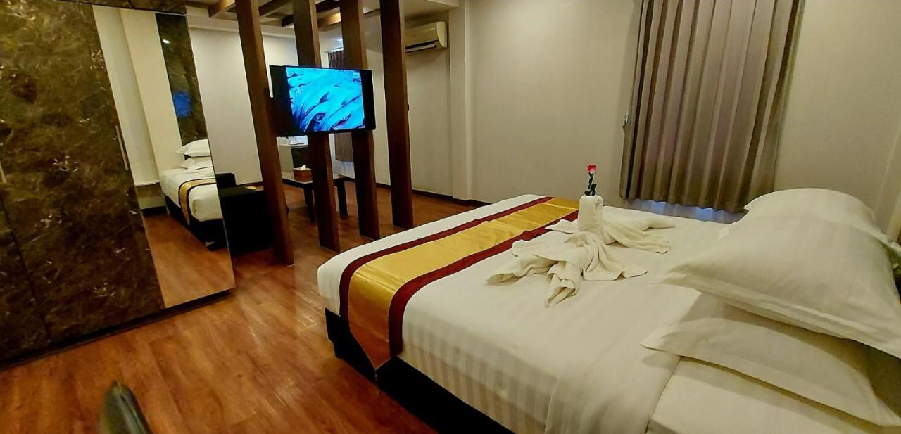 Royal Crown Hotel Yangon Ngoại thất bức ảnh