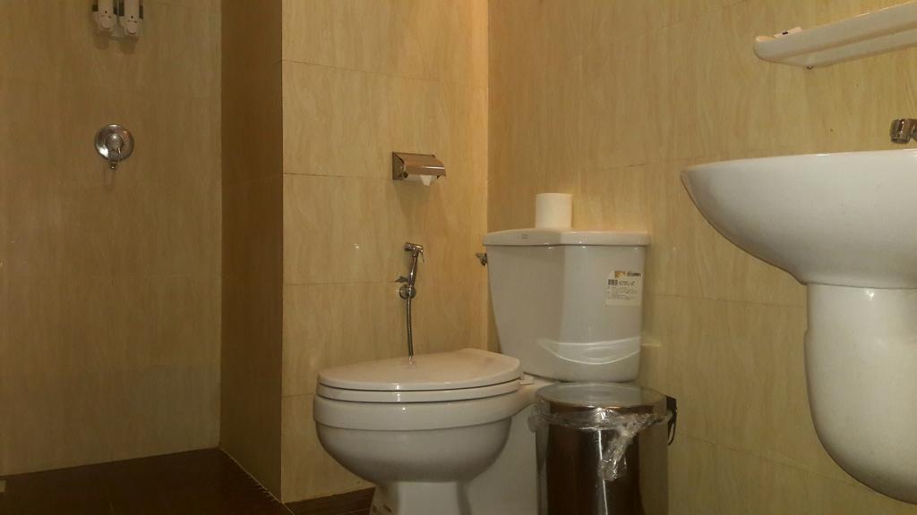 Royal Crown Hotel Yangon Ngoại thất bức ảnh