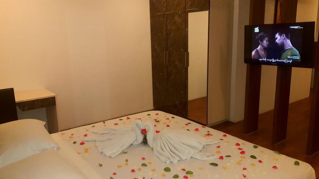 Royal Crown Hotel Yangon Ngoại thất bức ảnh