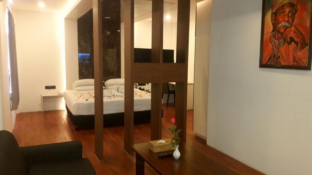 Royal Crown Hotel Yangon Ngoại thất bức ảnh